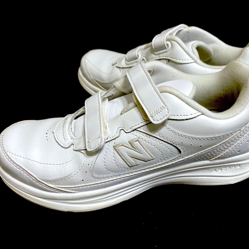 New Balance 577 v1 Hook and Loop Walking Shoe Womens Size 8.5 White MW577VW C